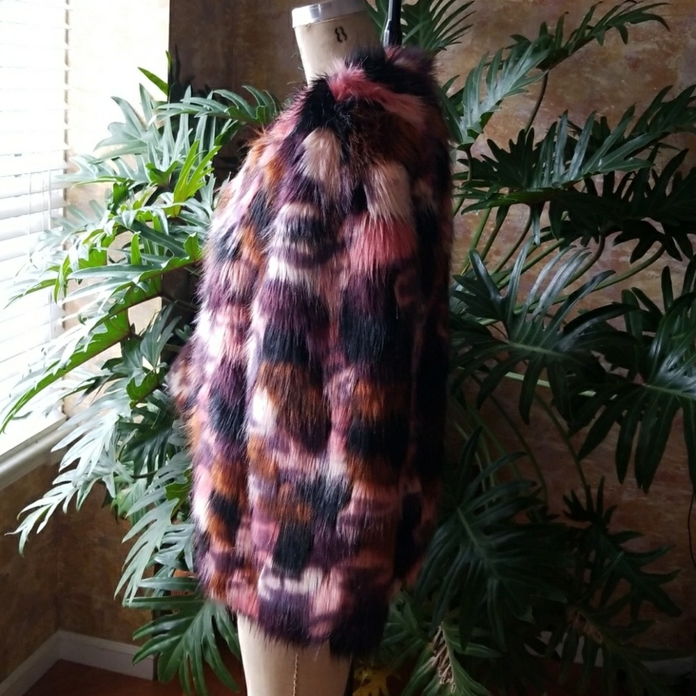 Urban Outfitters Faux Fur Coat - Picture 3 of 8